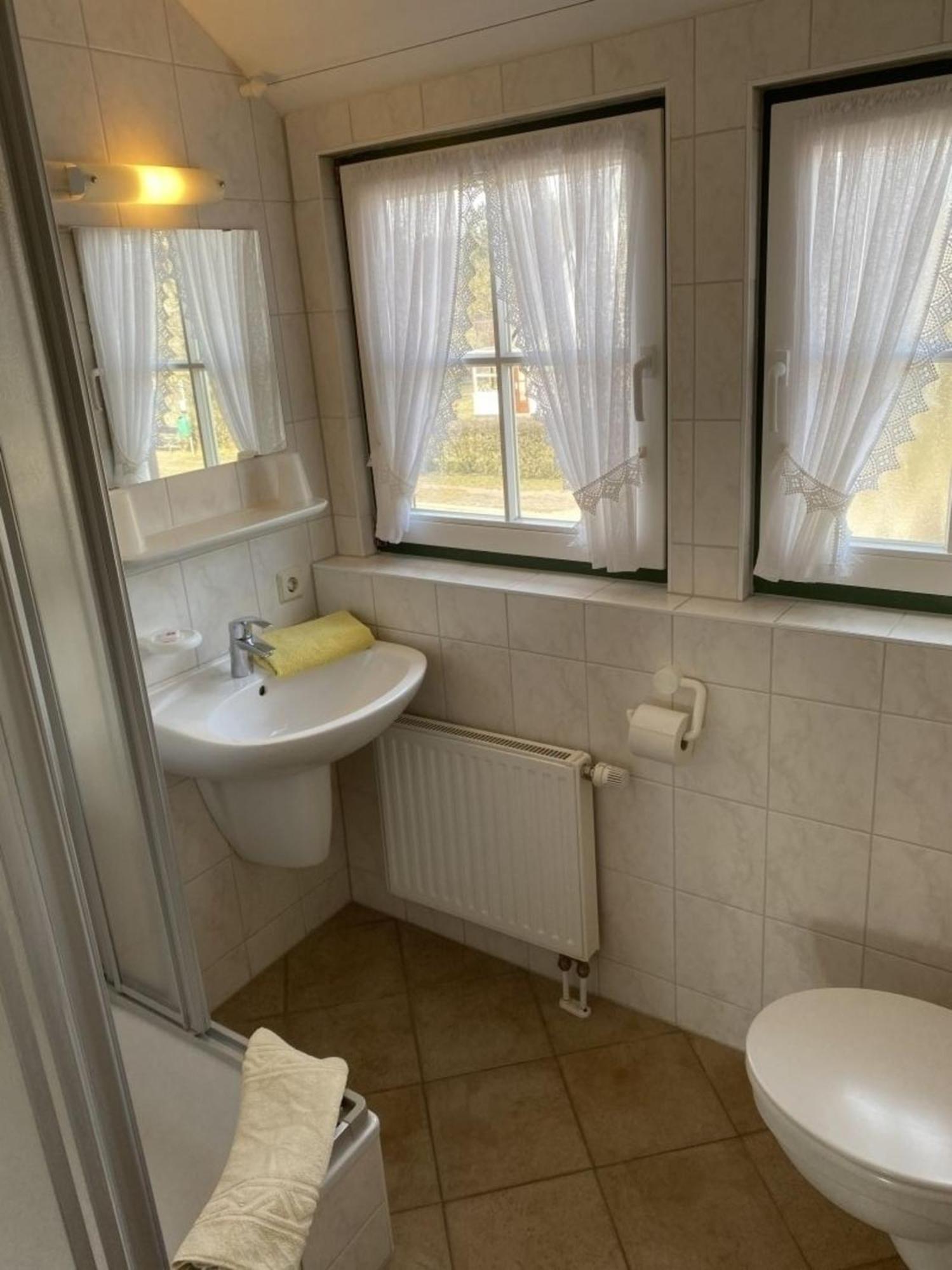 Ferienwohnung Nr 07 Og Spitzboden Born Buitenkant foto